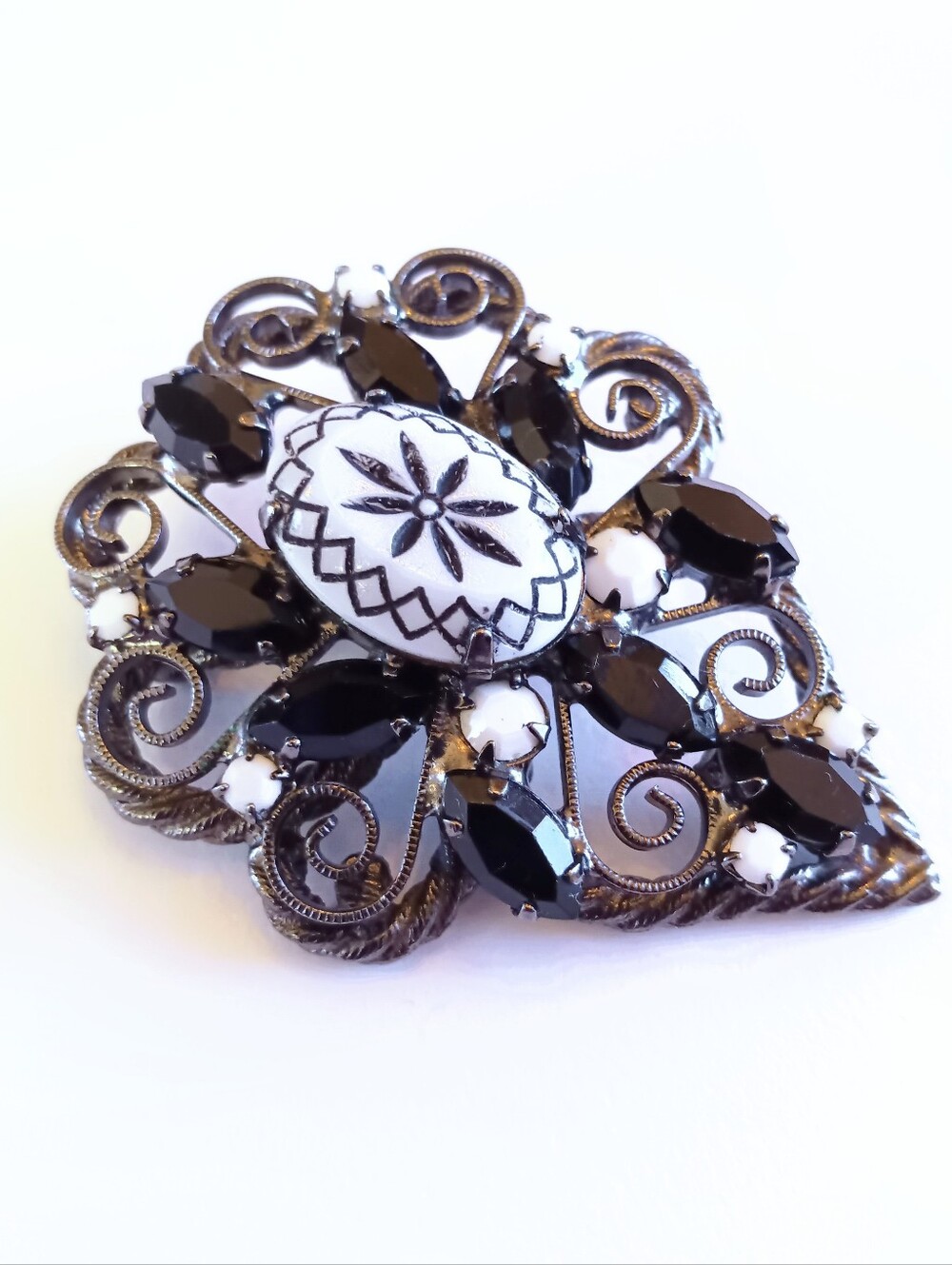 Vintage Juliana D&E Black White Twisted Gunmetal Brooch Verified